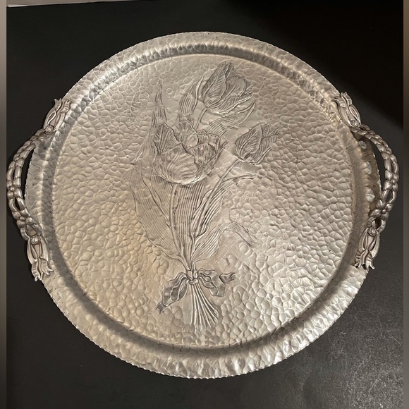 Mid-Century Hammered Aluminum Tulip Tray by Rodney Kent Hand Wrought Creations - Picture 11 of 11